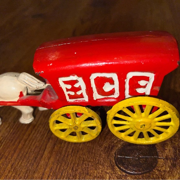 Vintage Cast Iron Red & Yellow Horse Drawn Wagon Figurine/ Decor Moving Wheels - Picture 11 of 12